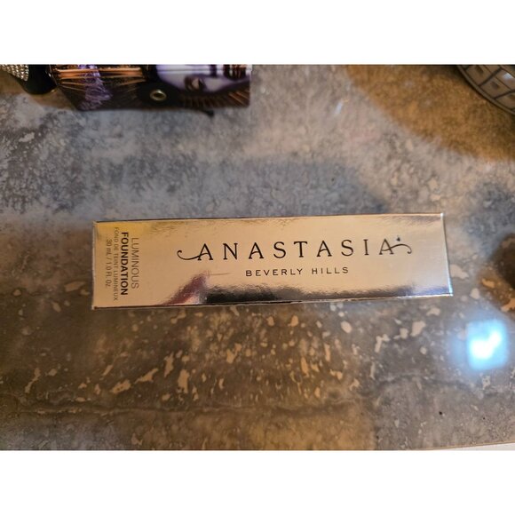 Anastasia Beverly Hills Luminous Foundation 370W Vegan & Gluten-Free 30ml - Picture 9 of 10
